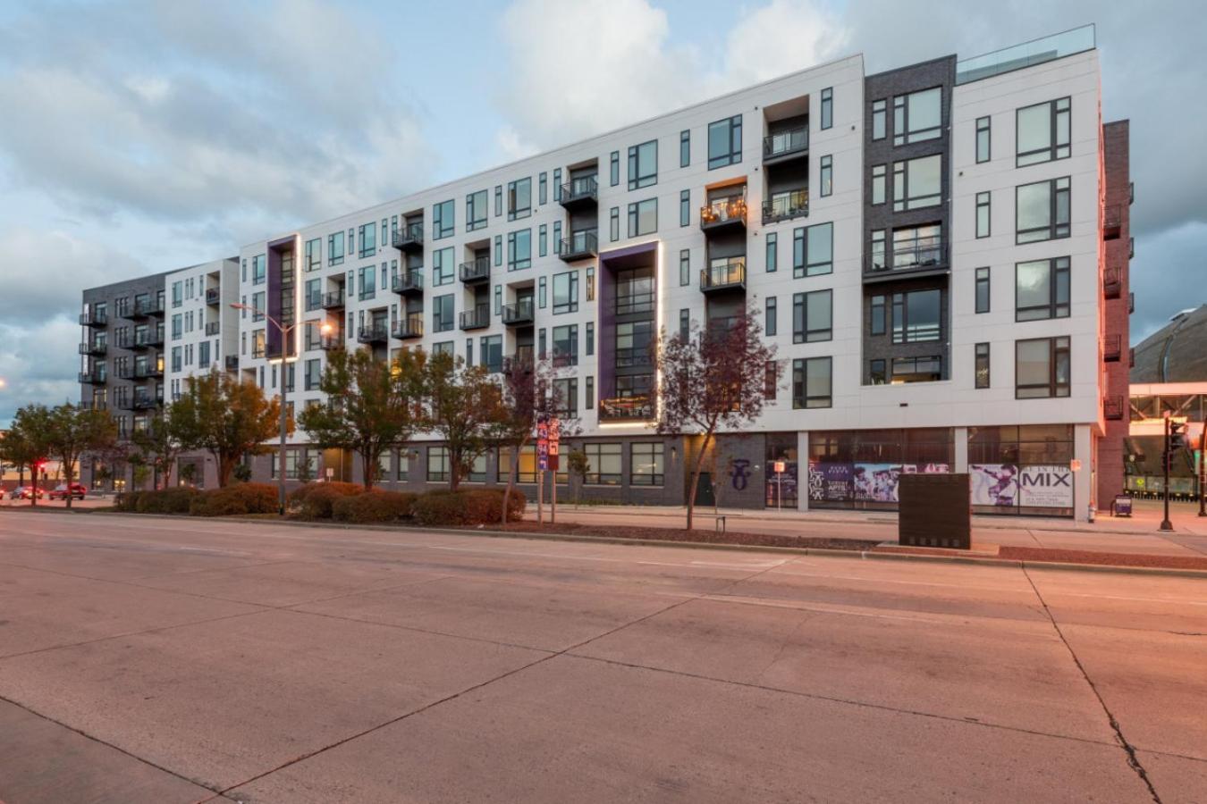 Appartement Flexhome Skywalk To Fiserv U10 With Rooftop, Gym, And Parking *